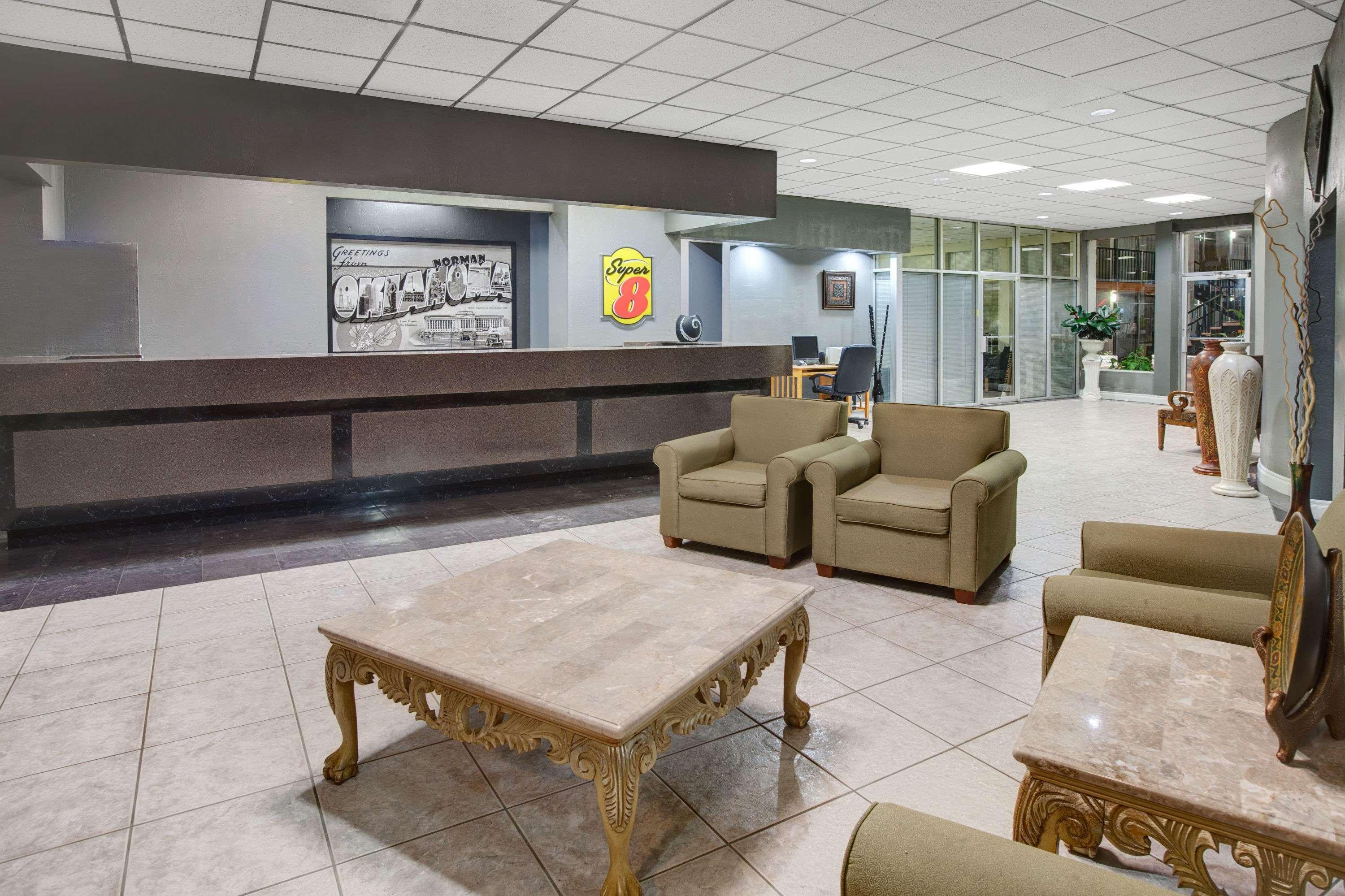 Super 8 By Wyndham Norman Hotel Exterior photo